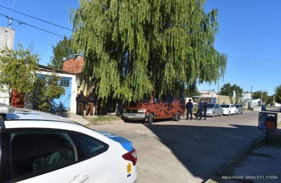 Cuatro detenidos y un prófugo en operativo narcomenudeo