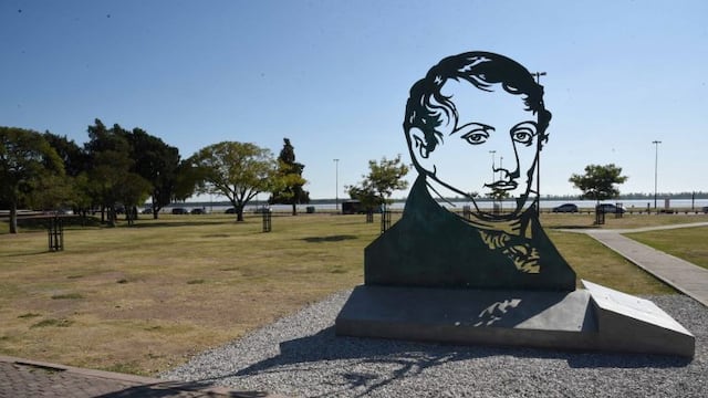Cómo es la nueva escultura de Belgrano que ahora se luce en el Parque a la Bandera (Municipalidad de Rosario)