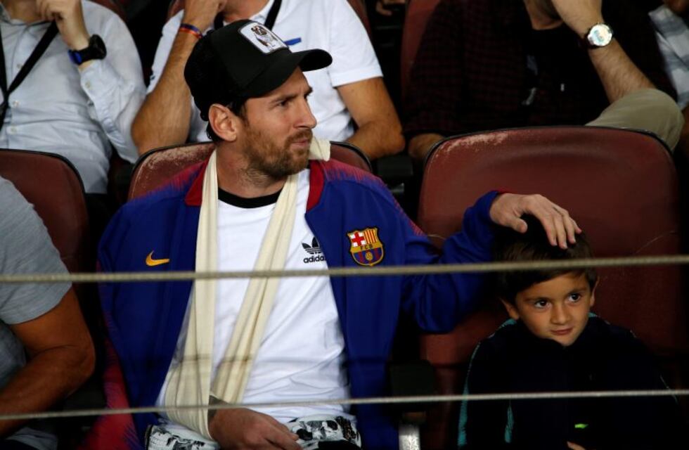 Lionel Messi mostró a su hijo Thiago con la camiseta de Newell's