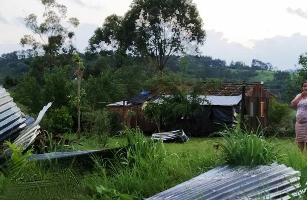 El fuerte temporal causó destrozos en la zona Centro de Misiones