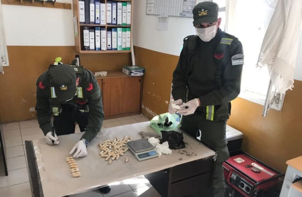 Una mujer partió desde Jujuy con cien cápsulas de cocaína, pero no llegó lejos
