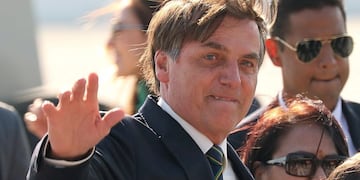 New Delhi (India), 24/01/2020\u002E- Brazilian President Jair Messias Bolsonaro waves upon his arrival at the New Delhi Airport, in New Delhi, India, 24 January 2020\u002E President Bolsonaro is on a four-day state state visit to India and will be the chief guest on the republic day celebration 2020\u002E (Brasil, Nueva Delhi) EFE/EPA/HARISH TYAGI