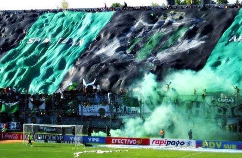 La policía sanjuanina, el clásico cuyano y las banderas, calientan el ambiente