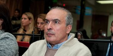 MD10 - BUENOS AIRES (ARGENTINA), 11/6/2018\u002E- Fotografía cedida del juicio contra el exsecretario argentino de Obras Públicas José López (2003-2015) hoy, 11 de junio de 2018, en Buenos Aires (Argentina)\u002E El juicio contra José López, procesado por enriquecimiento ilícito tras ser sorprendido 'in fraganti' hace dos años cuando trataba de esconder bolsas con 9 millones de dólares en un convento, comenzó hoy en un tribunal oral de la capital argentina\u002E EFE/ Centro de Información Judicial / SOLO USO EDITORIAL / NO VENTAS \r\n\r\n\r\n\r\n\r\n ciudad de buenos aires jose lopez juicio ex secretario de obras publicas de la nacion corrupcion causa enriquecimiento ilicito bolsos convento