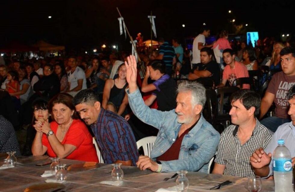 Denuncian que Alberto Rodríguez Saá hizo bajar del escenario a un grupo local