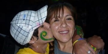 Facundo Castro junto a su mamá