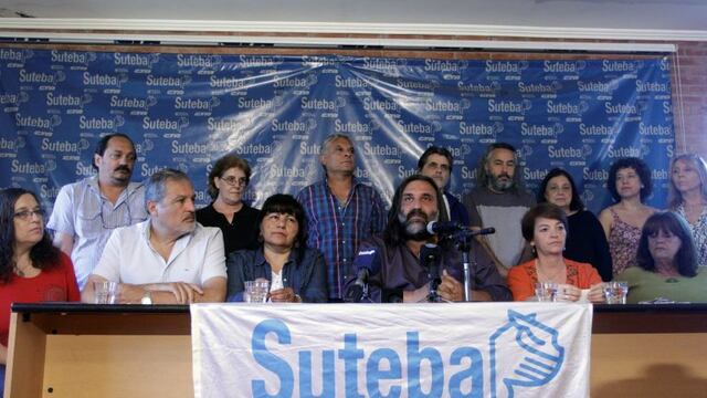 DYN203, BUENOS AIRES 10/11/2016, EL SECRETARIO GENERAL DE SUTEBA, ROBERTO BARADEL, ESTA MAu00d1ANA DURANTE LA CONFERENCIA DE PRENSA OFRECIDA EN LA SEDE CAPITAL.  FOTO: DYN/ALBERTO RAGGIO. buenos aires ROBERTO BARADEL SECRETARIO GENERAL DE SUTEBA gremio de los