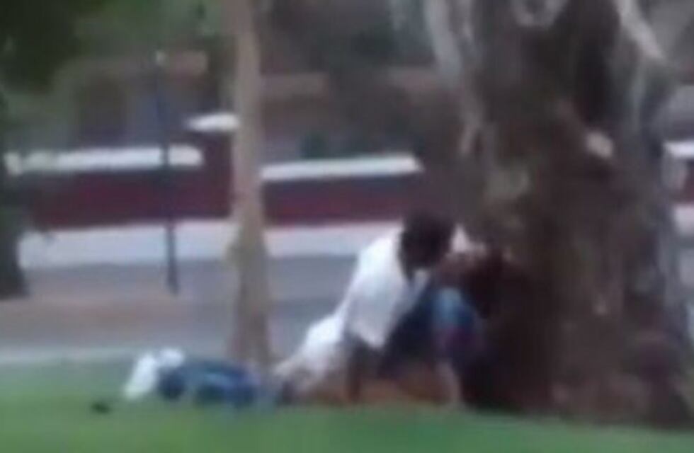 Insólito: la Policía los sorprendió teniendo sexo al aire libre