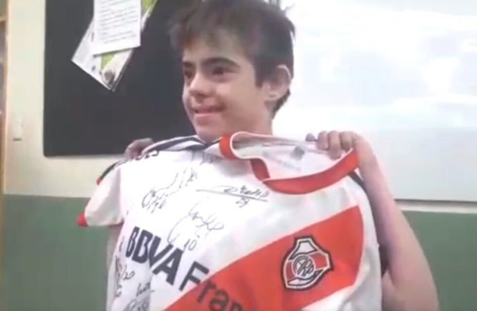 Le ganó una apuesta a su profe hincha de Boca y recibió el saludo de los jugadores de River