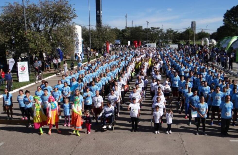 Se corrió la Maratón Convivencia y se formó la tradicional bandera humana