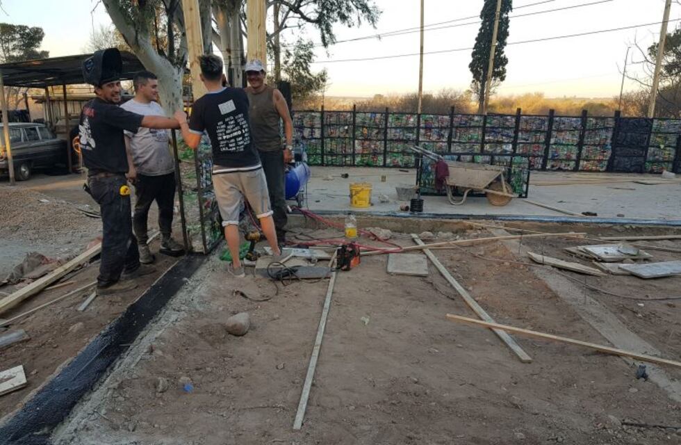 Construyen la segunda casa para jóvenes de la obra del padre Mariano Oberlin