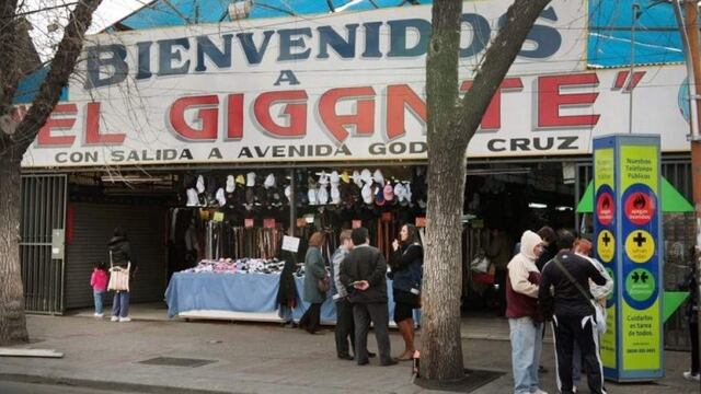 Se incendió parte de la Feria Persa en Mendoza.
