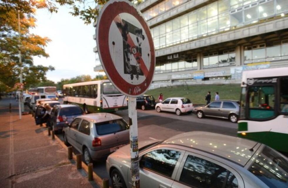 Las multas de tránsito aumentan un 37% y estacionar mal ya cuesta $1.758