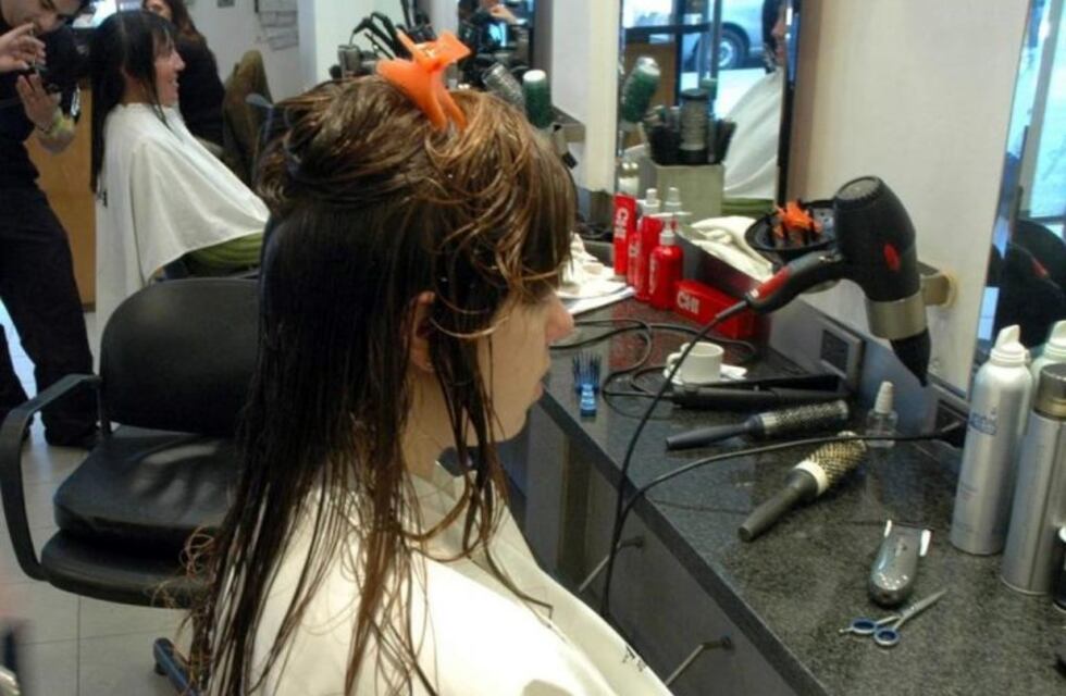 La ANMAT prohibió la venta de dos productos para el cuidado del pelo