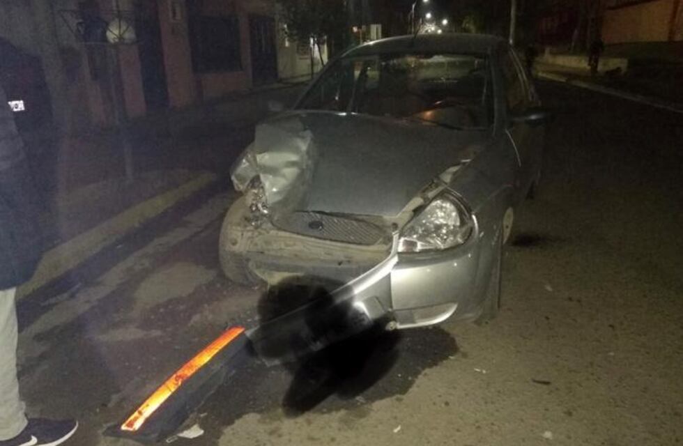 Malagueño: conductor perdió el control y chocó un vehículo estacionado
