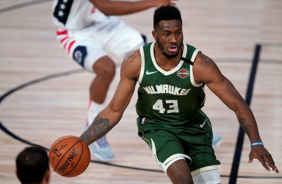 Violencia en la NBA: Giannis Antetokounmpo, de los Bucks de Milwaukee, le dio un cabezazo a un rival y fue expulsado