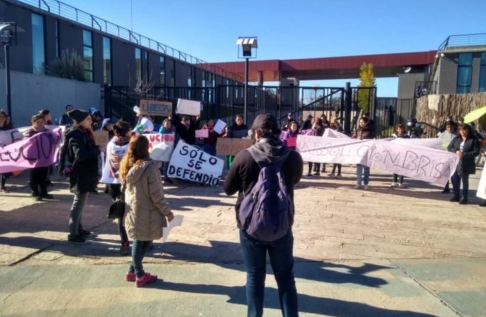 Villa Mercedes: marcharon para que la Justicia absuelva a la joven que mató a su novio