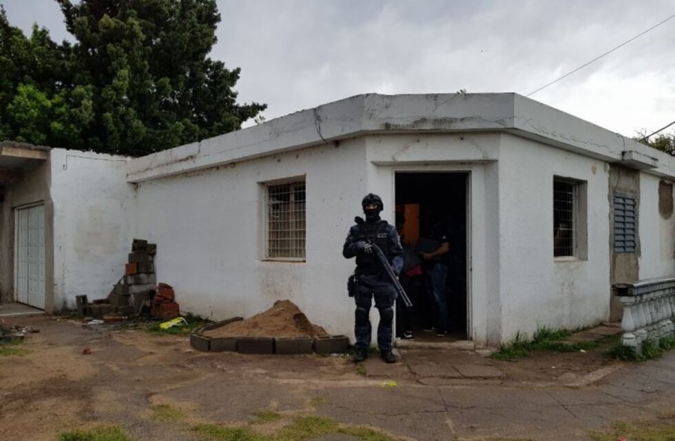 Detuvieron a un sujeto por narcomenudeo en barrio Santa Isabel