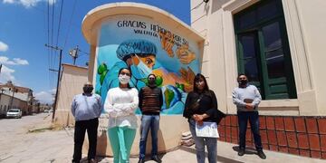Un mural rinde homenaje al personal de salud, en Humahuaca, Jujuy