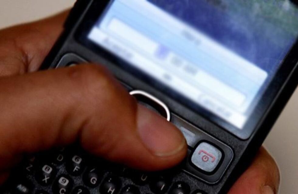 Una mujer denunció que hace tres meses recibe mensajes obscenos para su hija