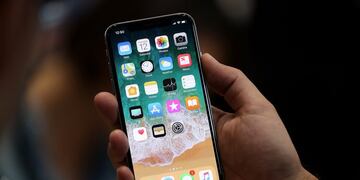 CUPERTINO, CA - SEPTEMBER 12: The new iPhone X is displayed during an Apple special event at the Steve Jobs Theatre on the Apple Park campus on September 12, 2017 in Cupertino, California\u002E Apple held their first special event at the new Apple Park campus where they announced the new iPhone 8, iPhone X and the Apple Watch Series 3\u002E Justin Sullivan/Getty Images/AFP eeuu california ceremonia lanzamiento telefono celular iphone X de apple telefonos celulares