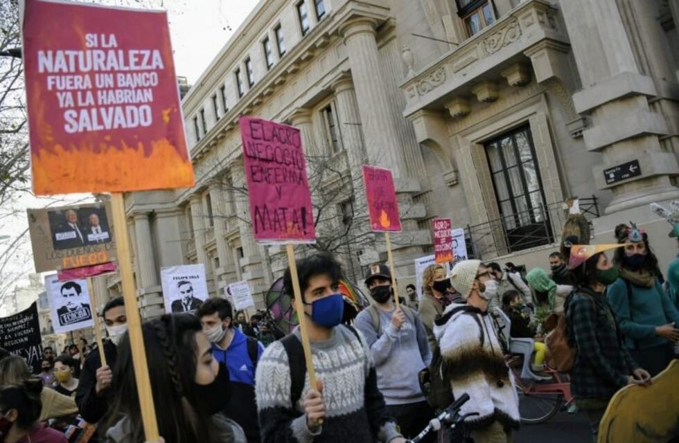 Manifestación frente al Congreso: en el Día del Agua, organizaciones alertaron sobre la crisis ambiental