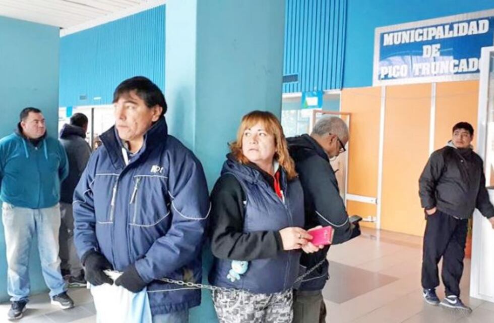 Protesta ante la municipalidad de Pico Truncado