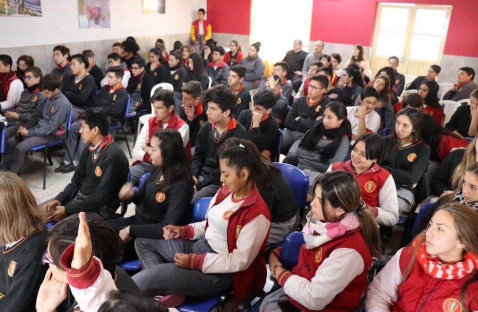 Instituto Superior Manuel de Falla: los alumnos participaron de una charla sobre salud sexual