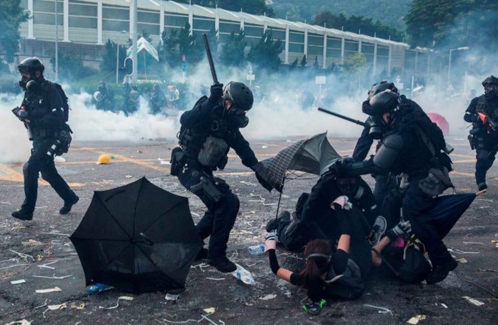 Hong Kong: violentos enfrentamientos entre manifestantes prodemocráticos y la policía