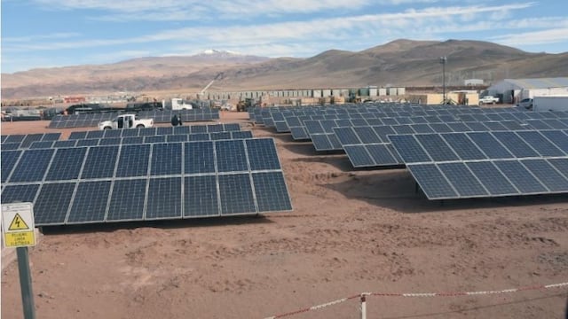 Paneles solares instalados en Cauchari, Jujuy