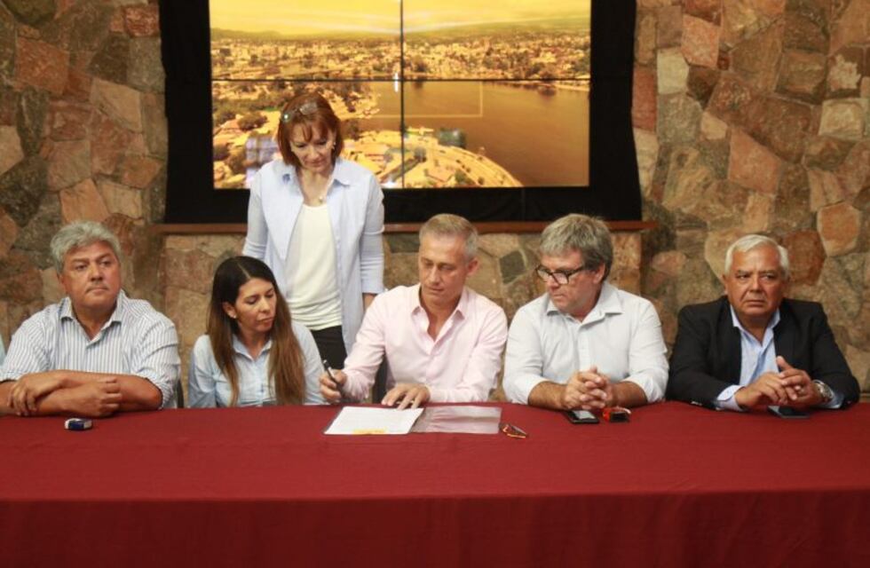 Carlos Paz firmó múltiples convenios con comunas de la región