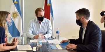 El gobernador Bordet junto a Laura Stratta, su vice  y Martín Müller, presidente del CGE, anunciaron el regreso a clases presenciales en 9 departamentos de Entre Ríos\u002E