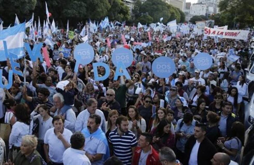 Bahía Blanca se suma a la masiva convocatoria por la vida en todo el país