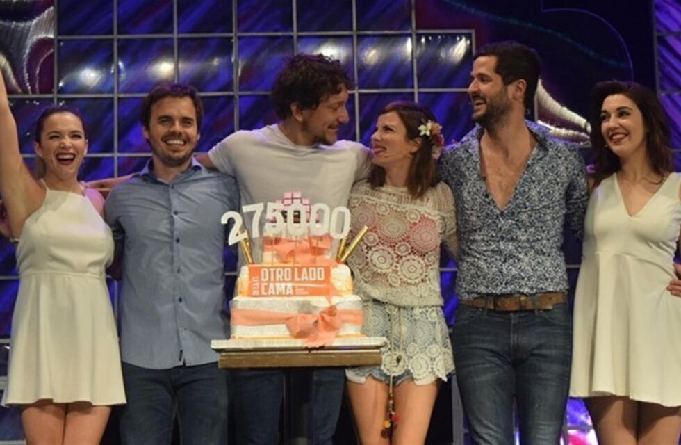 Nicolás Vázquez y Gimena Accardi celebraron el éxito de "El otro lado de la cama"