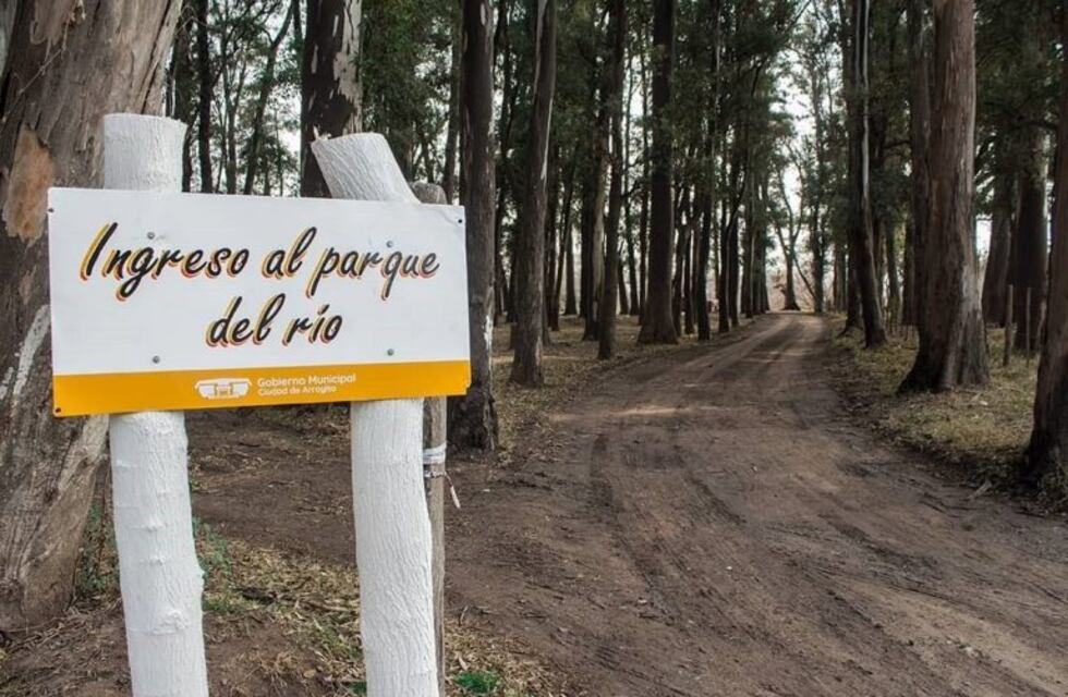 Se construye un sendero peatonal en toda la costanera del Balneario de Arroyito