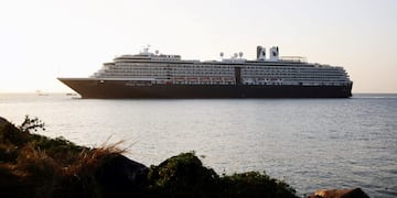 MS Westerdam cruise ship is moored at port in Sihanoukville, where it has been granted permission to dock following nearly two weeks at sea after being turned away by five countries over coronavirus fears, Cambodia February 13, 2020\u002E REUTERS/Juarawee Kittisilpa
