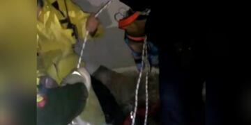 Rescate con éxito del pequeño de dos años en Valle Hermoso\u002E (Foto: prensa Policía de Córdoba)\u002E