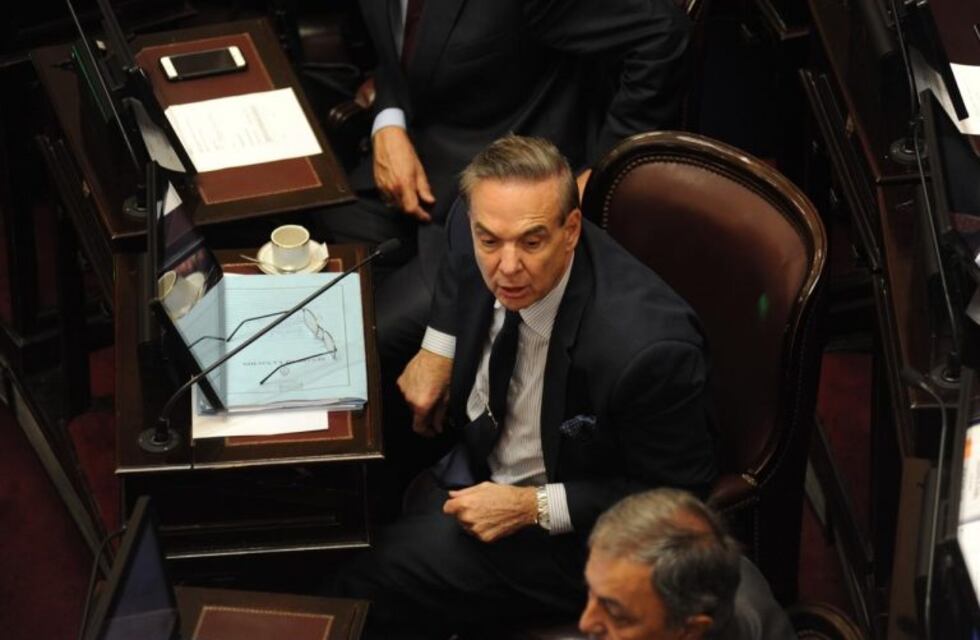 Presentaron un proyecto de ley para impedir que el bono pague Ganancias