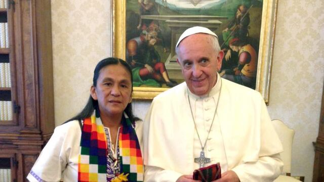 DYN04, ROMA 07/06/2014 LA DIPUTADA PROVINCIAL JUJEu00d1A Y LIDER DE LA AGRUPACION TUPAC AMARU MILAGRO SALA MANTUVO UNA AUDIENCIA PRIVADA CON EL PAPA FRANCISCO ESTE MEDIODIA EN EL VATICANO.rnFOTO:DYN. vaticano roma italia papa francisco MILAGRO SALA audiencia privada con lider agrupacion tupac amaru papa sumo pontifice con diputada jujeu00f1a actividad papal