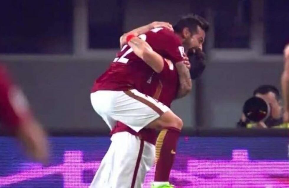 Lavezzi le ganó el duelo a Tevez en la Superliga de China