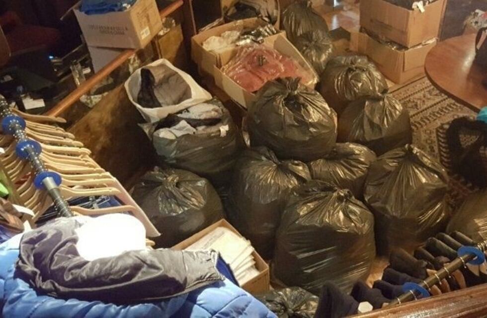 Allanaron un local dedicado a la venta online de indumentaria ilegal en la zona sur