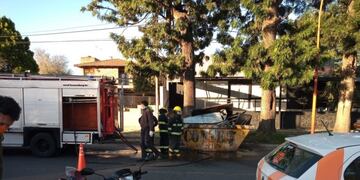 Se incendió un contenedor en la costanera de Carlos Paz