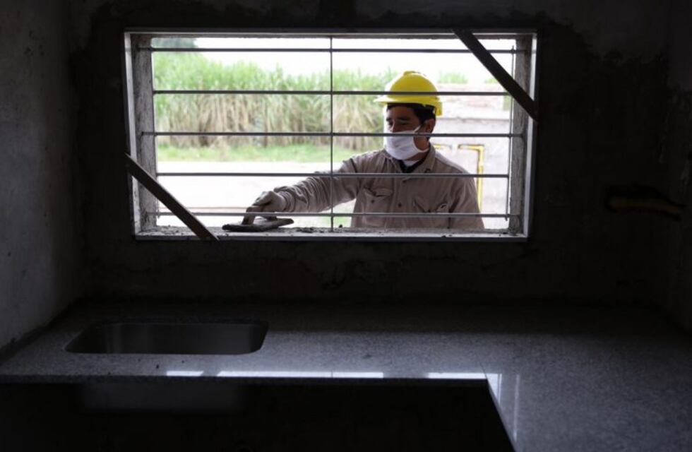 Flexibilización en Tucumán: Manzur pidió mayor control sanitario en la obra pública