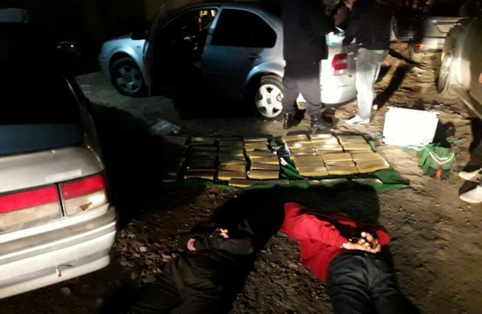Dos detenidos en Quilmes por llevar casi 80 kilos de marihuana escondidos en un auto