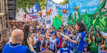 Comenzó el segundo paro docente durante la negociación paritaria en Santa Fe\u002E (@amsafelacapital)