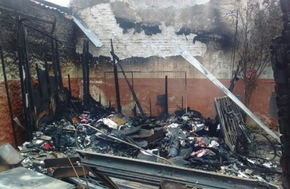 Un incendio destruyó por completo una vivienda de zona norte
