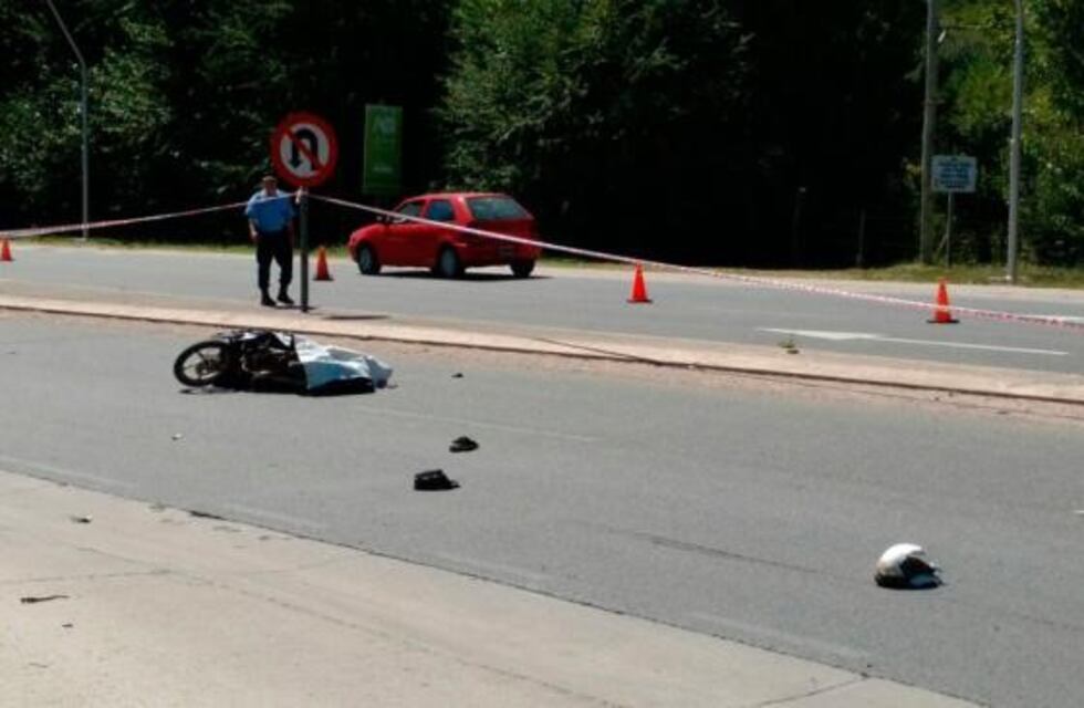 Madre e hija de murieron al chocar su motocicleta contra un camión