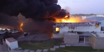 El incendio en Parque Industrial resultó sin heridos pero con pérdidas totales\u002E