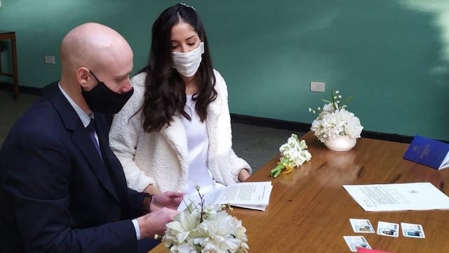 Brian Sangermano y Ariana Maldonado fueron la primera pareja en dar el sí en Rosario tras la cuarentena de 2020. (@belenbertero)
