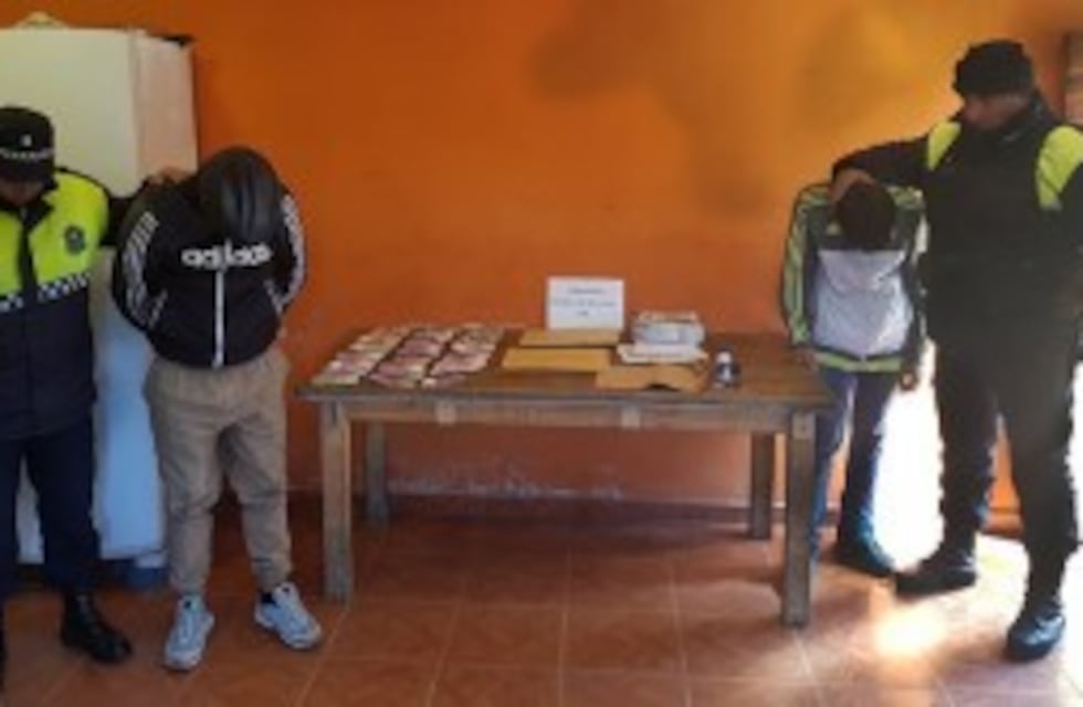Personal policial secuestró en Alderetes y Banda del Río Salí, 188 bagullos de marihuana y 129 ravioles de cocaína